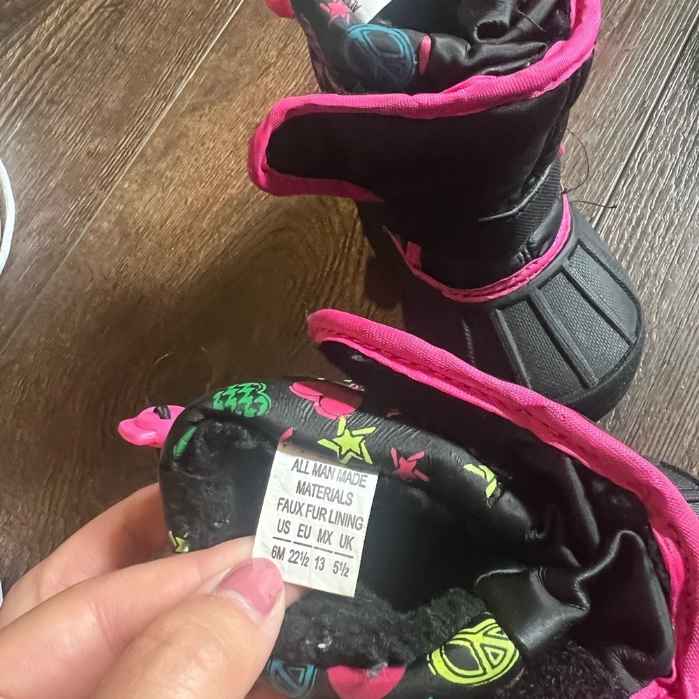Black and Pink Winter Boots Kids 6M - Picture 2 of 2